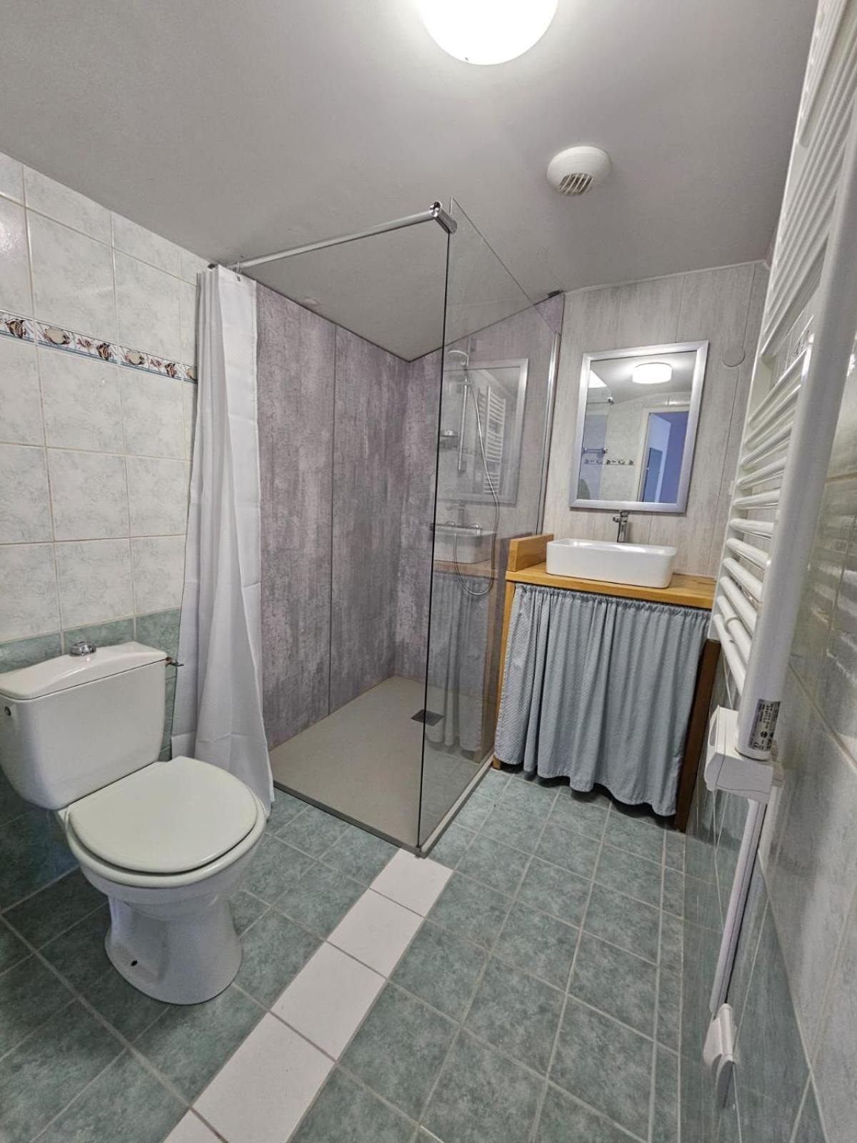 Gite De Charme Avec Spa Privatif Pour 4 A 6 Personnes Peault Exterior foto