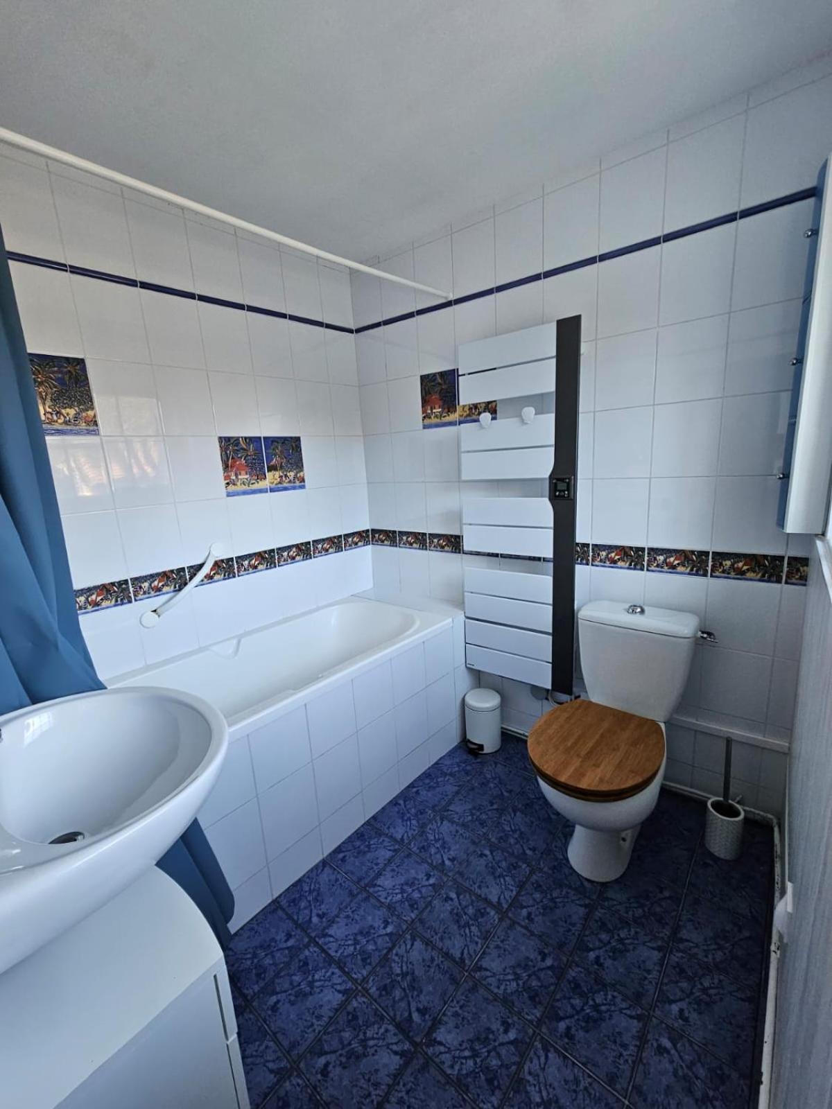 Gite De Charme Avec Spa Privatif Pour 4 A 6 Personnes Peault Exterior foto